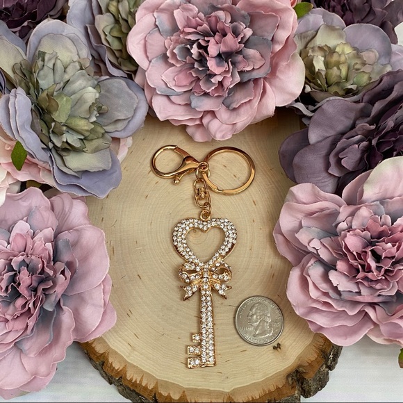 Romantic Heart Shaped Crystal Key Charm Keychain - Picture 11 of 12